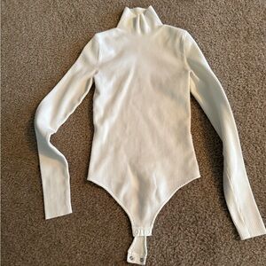 Aritzia Babaton Cream Ribbed Bodysuit Sz XXS